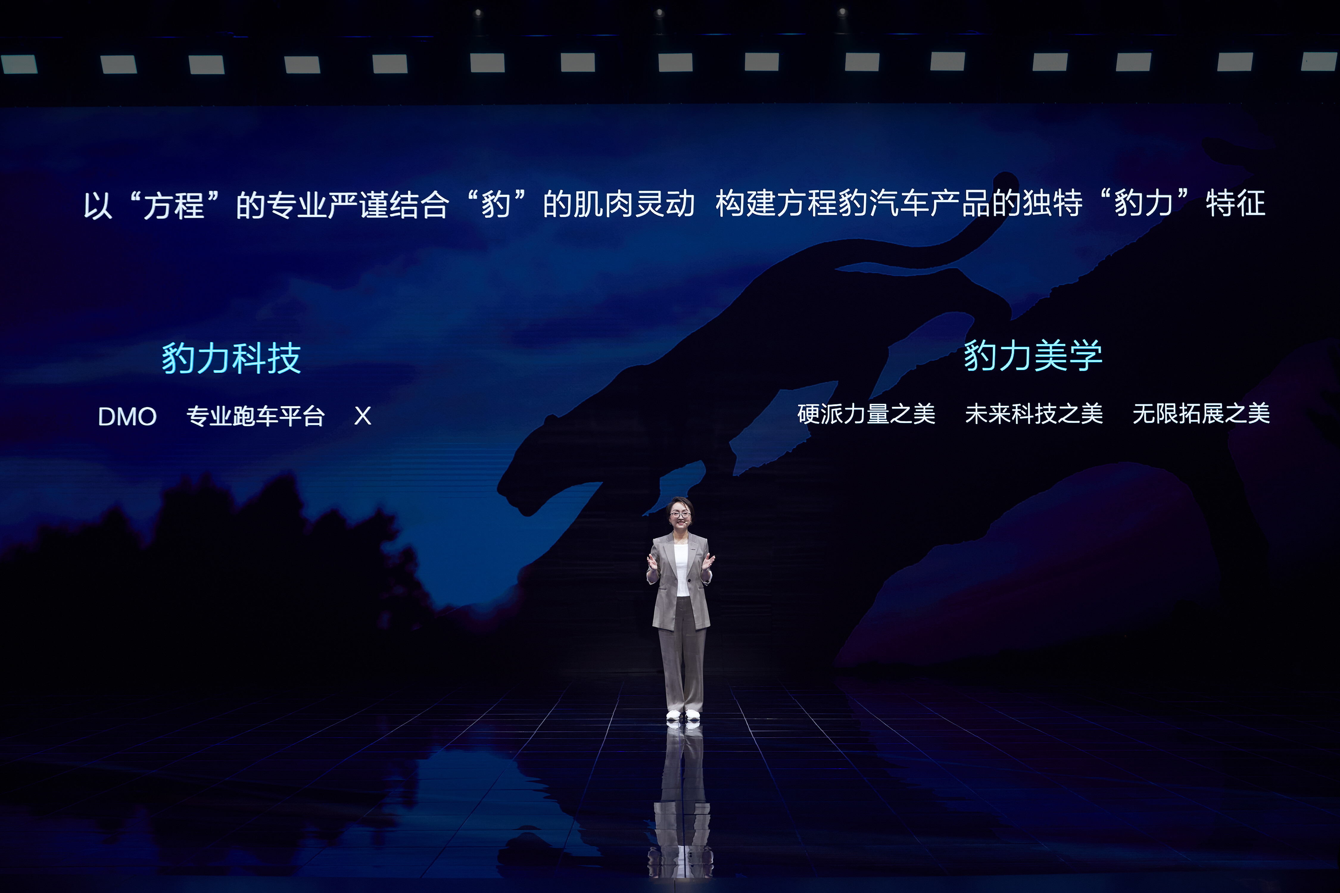 Xiong Tianbo, the General Manager of FANGCHENGBAO introducing the brand